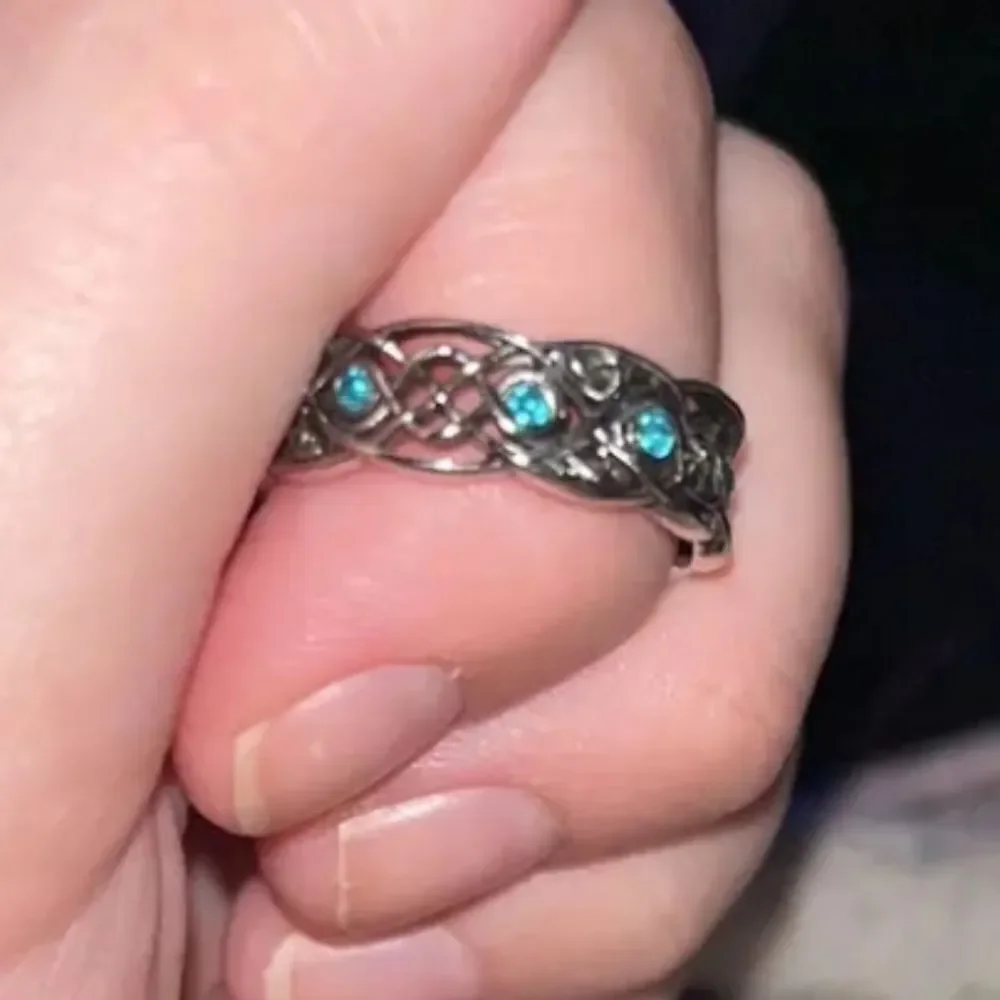 Unisex Silver Celtic Knot wolf Ring with Blue Accents sz 6